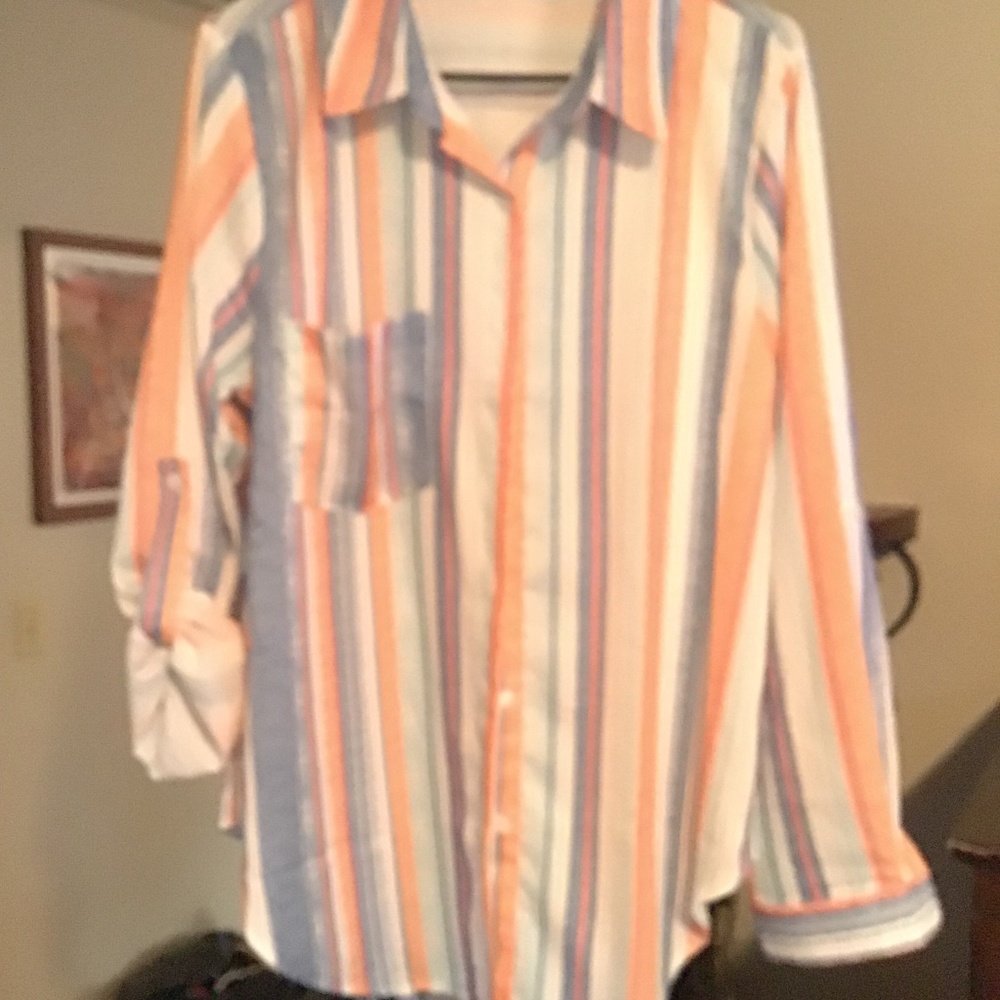 A style polyester button up tunic